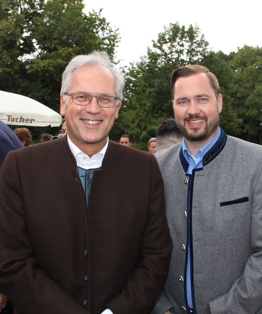 Bezirkstagspräsident Richard Bartsch (l.) und Bezirksvorsitzender Jochen Kohler. | Foto: John R. Braun
