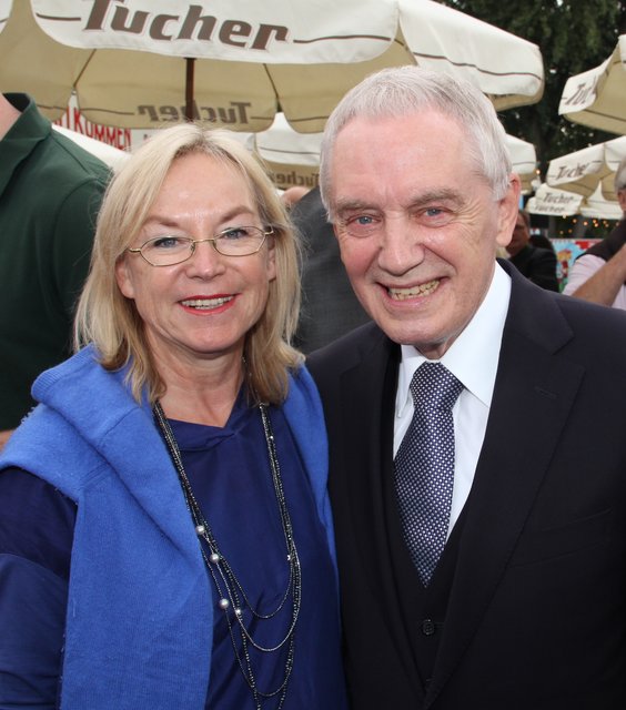 Hans-Peter-Schmidt, Honorarkonsul Tschechien, mit Stadträtin Barbara Regitz. | Foto: John R. Braun