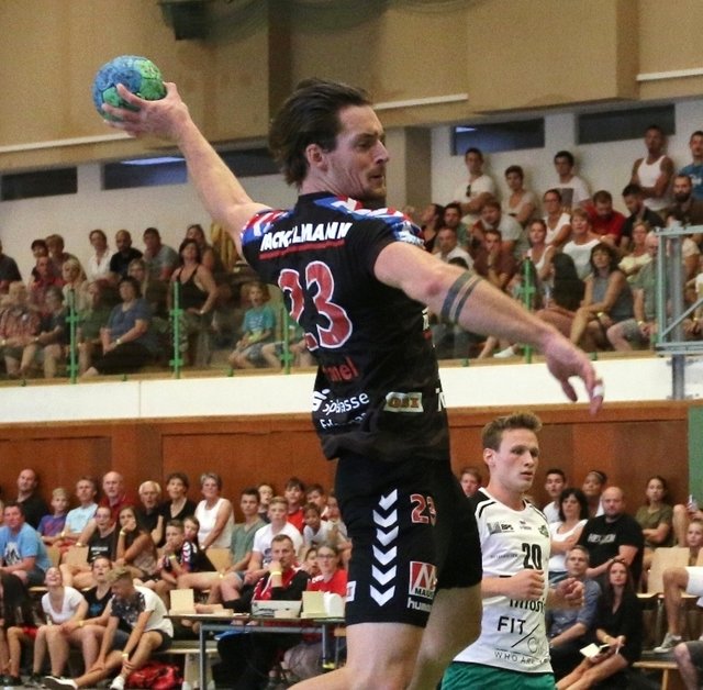 (Foto: hl-studios, Erlangen) HC Erlangen: Ole Rahmel mit acht Treffern gegen Bietigheim erfolgreich (hier in der Begegnung gegen Rimpar)