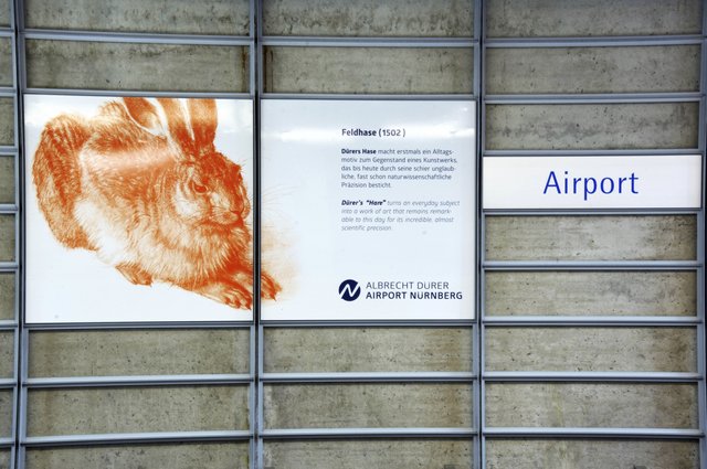 Der Dürer-Hase in der U-Bahnstation Flughafen. | Foto: Airport Nürnberg