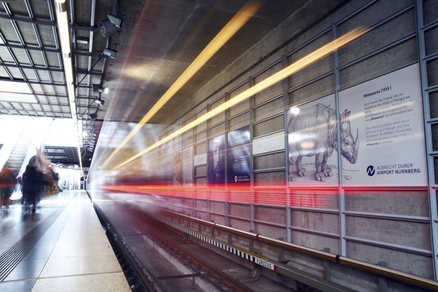 Ankommende Gäste werden von Albrecht Dürers Kunstwerken empfangen. | Foto: Airport Nürnberg