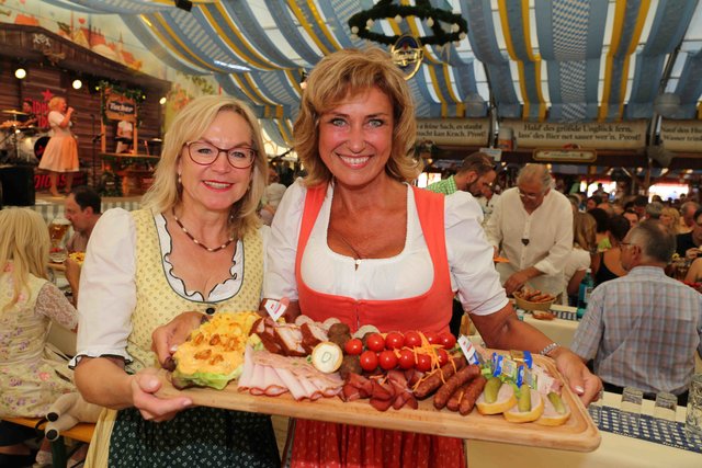 Stadträtin Barbara Regitz (l.) und MdB Dagmar Wöhrl. | Foto: bayernpress