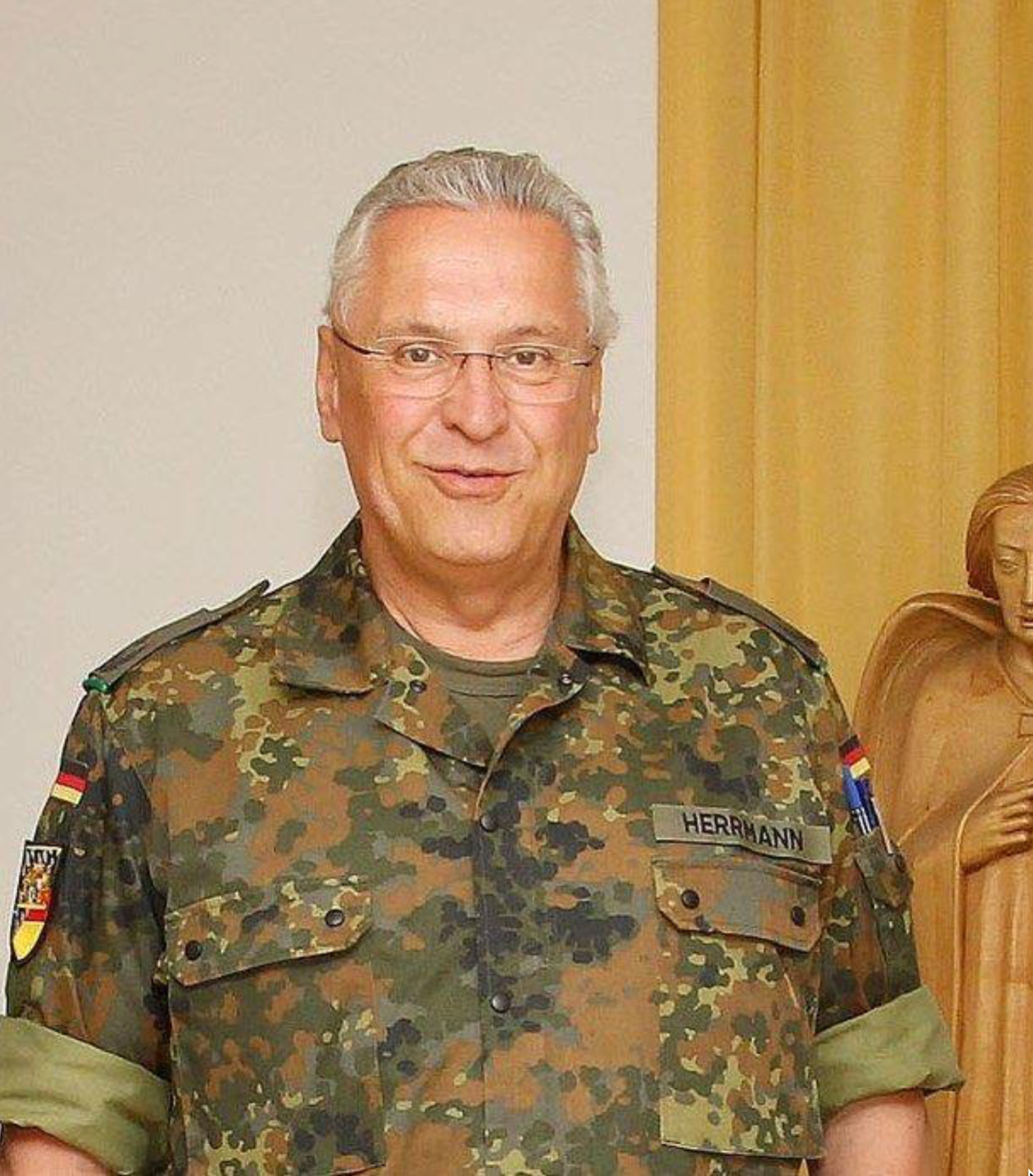 Bayerns Innen- und Bauminister Joachim Herrmann zu Besuch am Bundeswehrstandort Feldafing.