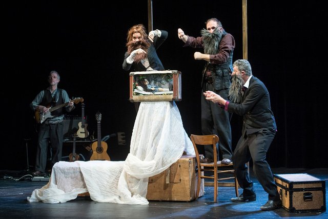 Szene aus Schneewittchen. | Foto: Theater Mummpitz/Michael Zanghellini