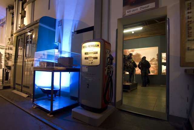 Ausstellungsbereich im Historischen Straßenbahndepot St. Peter. | Foto: Andreas Neuer
