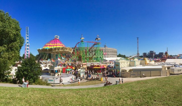 Toller Überblick über das Volksfest-Gelände... | Foto: Charly Gross