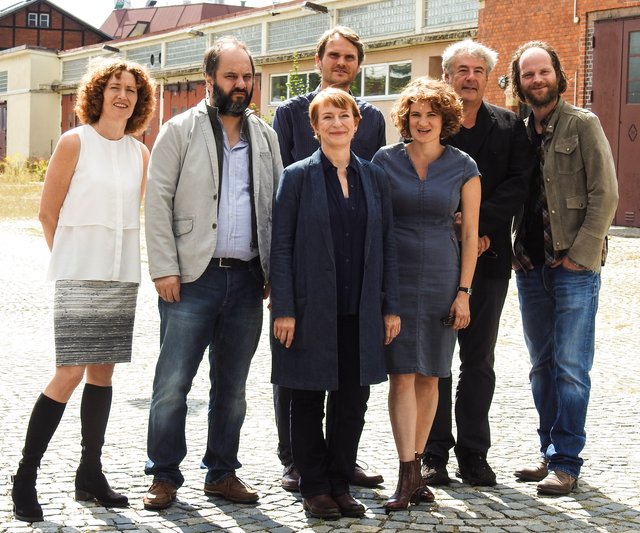Drehtag in Bamberg: Redakteurin Stephanie Heckner, Matthias Egersdörfer, Dagmar Manzel, Fabian Hinrichs, Eli Wasserscheid, Regisseur Markus Imboden und Andreas Leopold Schadt (v.l.). | Foto: Nicole Fuchsbauer