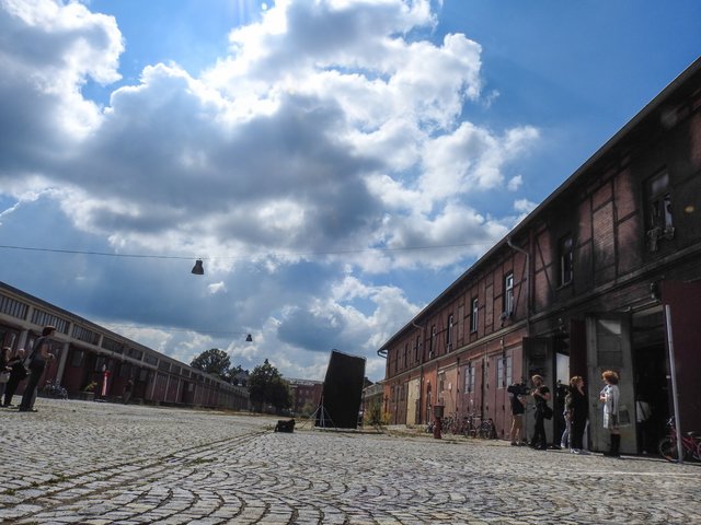Im Tatort werden Sie diesen Anblick wiedererkennen. Allerdings steht dann rechts im Bild das Feuerwehrauto. | Foto: Nicole Fuchsbauer