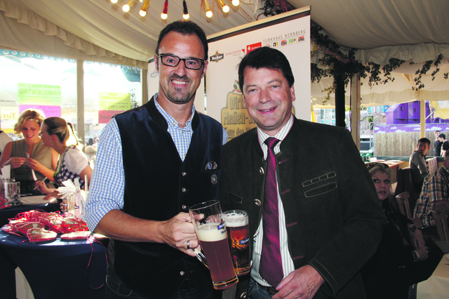 Tucher Gastronomiedirektor Jörg Träger (l.) mit Nürnbergs Sparkassen-Vorstand Matthias Benk. | Foto: John R. Braun