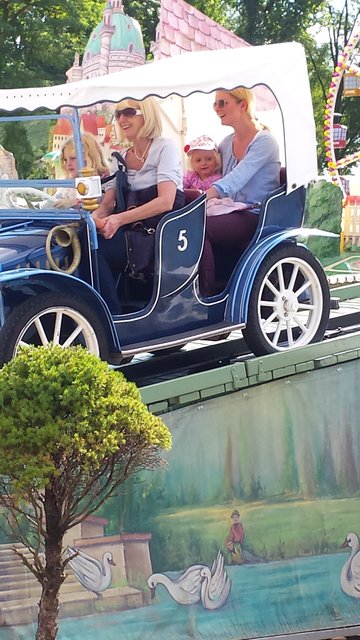 "3 Generationen im Oldtimer" hat Wolfgang Pfister am Herbstvolksfest festgehalten. | Foto: Wolfgang Pfister