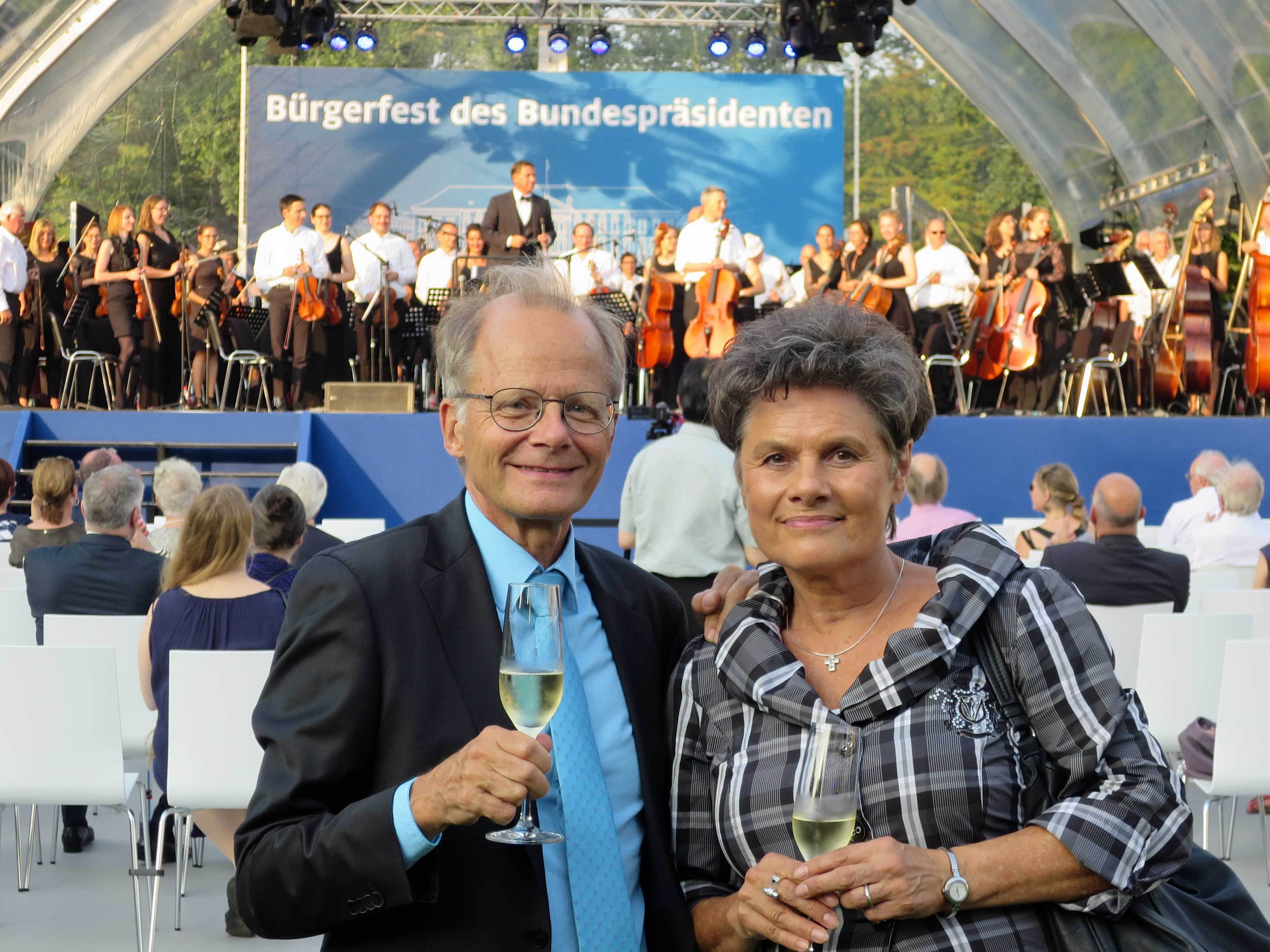 Thomas Henrich und seine Frau Brigitte zu Gast beim Bürgerfest des Bundespräsidenten im Schloss Bellevue.