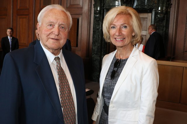 Kulturreferentin Prof. Dr. Julia Lehner und Dr. Oscar Schneider betonen die historische Bedeutung des Saal 600. | Foto: bayernpress