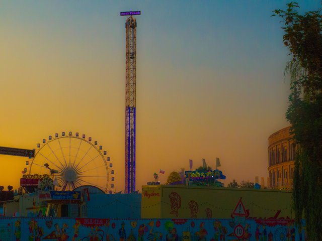 Volksfest im Dämmerlicht | Foto: Bernhard Schmidt