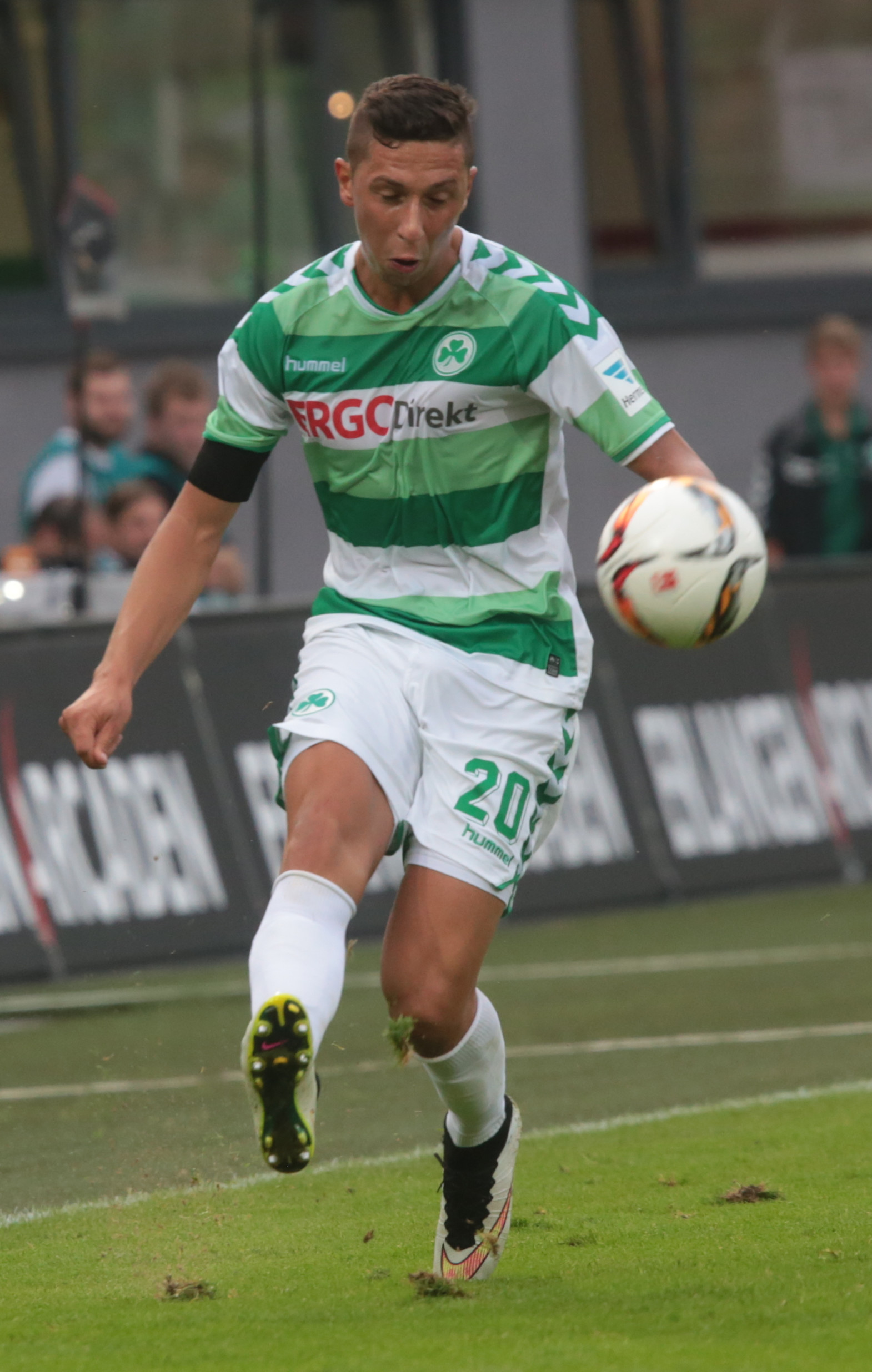 Fürths Offensivkraft Robert Zulj muss eine Sperre von drei Zweitligaspielen absitzen und fehlt so auch in den beiden Derbys gegen Würzburg und Nürnberg.