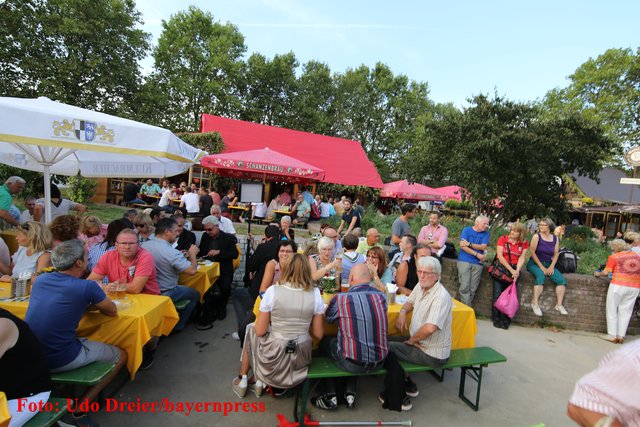Eröffnung des 46. Altstadtfestes - 15. bis 26. September 2016. | Foto: Udo Dreier / bayernpress.de