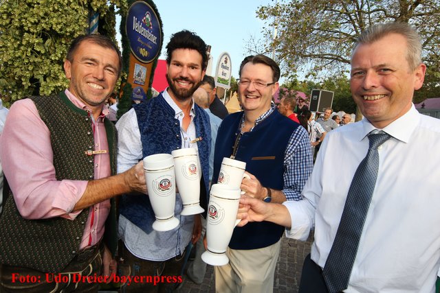 Eröffnung des 46. Altstadtfestes - 15. bis 26. September 2016. | Foto: Udo Dreier / bayernpress.de