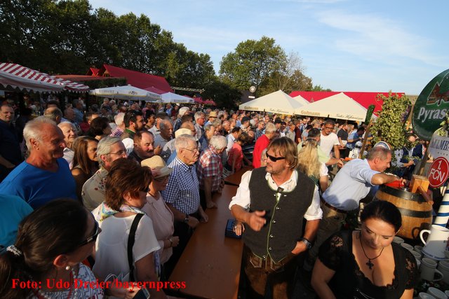 Eröffnung des 46. Altstadtfestes - 15. bis 26. September 2016. | Foto: Udo Dreier / bayernpress.de