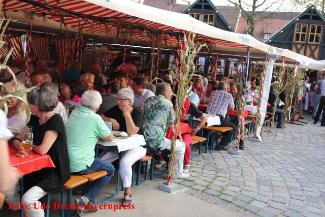 Eröffnung des 46. Altstadtfestes - 15. bis 26. September 2016. | Foto: Udo Dreier / bayernpress.de