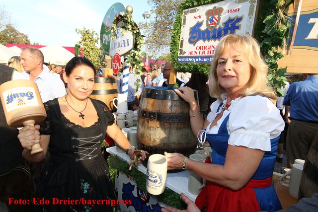 Eröffnung des 46. Altstadtfestes - 15. bis 26. September 2016. | Foto: Udo Dreier / bayernpress.de