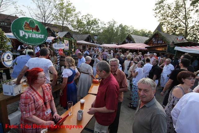 Eröffnung des 46. Altstadtfestes - 15. bis 26. September 2016. | Foto: Udo Dreier / bayernpress.de