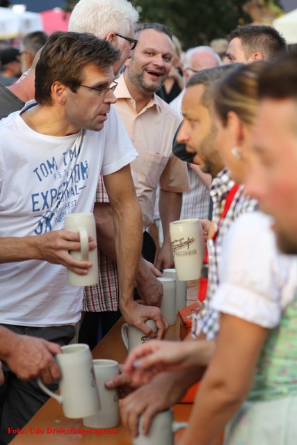 Eröffnung des 46. Altstadtfestes - 15. bis 26. September 2016. | Foto: Udo Dreier / bayernpress.de