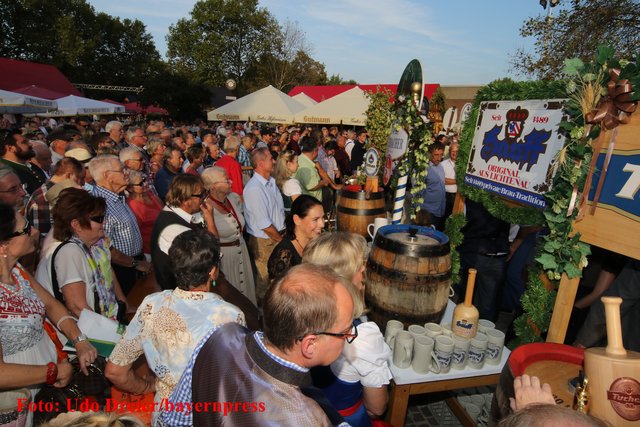 Eröffnung des 46. Altstadtfestes - 15. bis 26. September 2016. | Foto: Udo Dreier / bayernpress.de