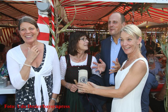 Eröffnung des 46. Altstadtfestes - 15. bis 26. September 2016. | Foto: Udo Dreier / bayernpress.de