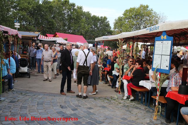 Eröffnung des 46. Altstadtfestes - 15. bis 26. September 2016. | Foto: Udo Dreier / bayernpress.de