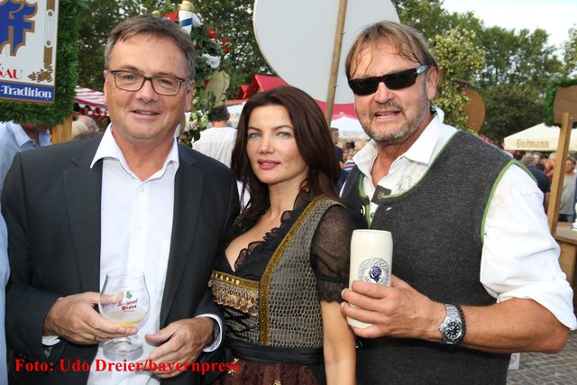 Eröffnung des 46. Altstadtfestes - 15. bis 26. September 2016. | Foto: Udo Dreier / bayernpress.de