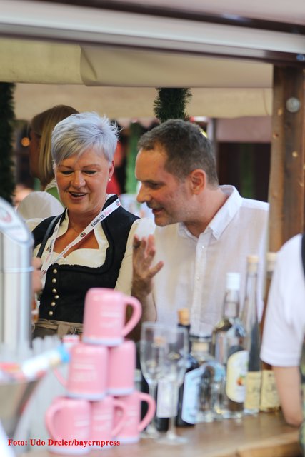 Eröffnung des 46. Altstadtfestes - 15. bis 26. September 2016. | Foto: Udo Dreier / bayernpress.de