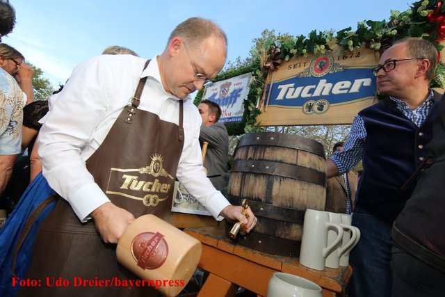 Eröffnung des 46. Altstadtfestes - 15. bis 26. September 2016. | Foto: Udo Dreier / bayernpress.de