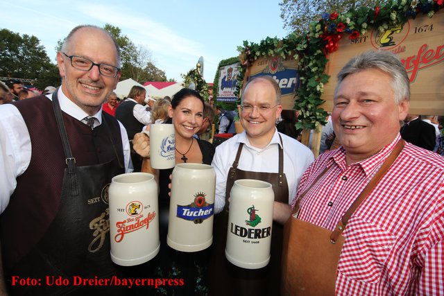 Eröffnung des 46. Altstadtfestes - 15. bis 26. September 2016. | Foto: Udo Dreier / bayernpress.de