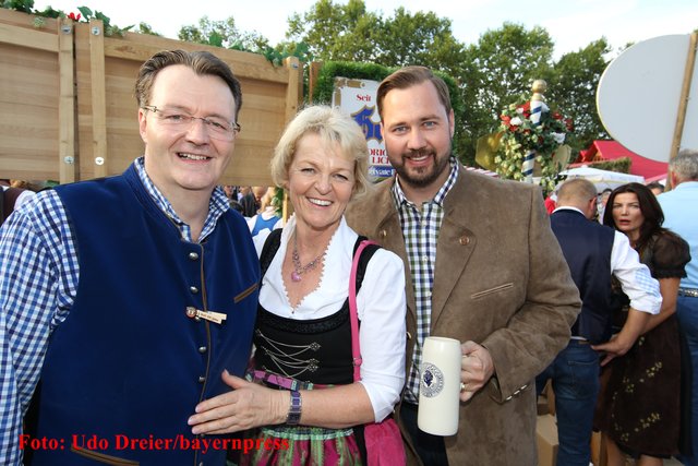 Eröffnung des 46. Altstadtfestes - 15. bis 26. September 2016. | Foto: Udo Dreier / bayernpress.de