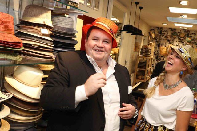 Marie-Luise Schneider und Alexander Herzog hatten Spaß bei der Neueröffnung. | Foto: Udo Dreier/bayernpress.de