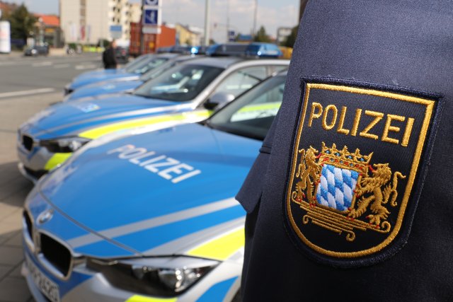 Blaues Polizeiabzeichen in Bayern. | Foto: Udo Dreier / bayernpress.de