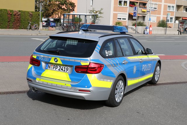 Bayerns neue Polizeiautos in blau. | Foto: Udo Dreier / bayernpress.de