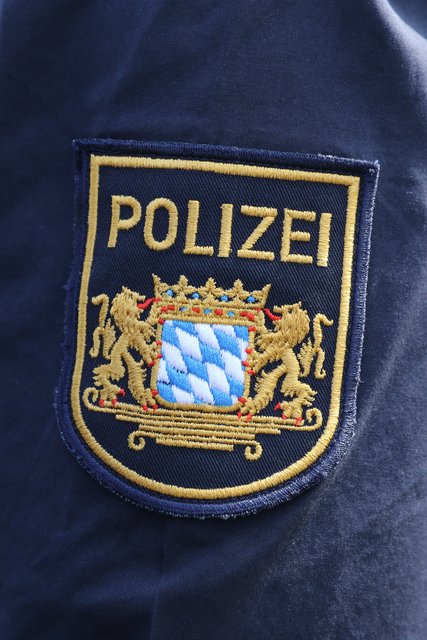 Blaues Polizeiabzeichen in Bayern - | Foto: Udo Dreier / bayernpress.de