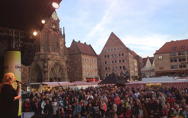 Talent kommt gut an: Der Nürnberger Hauptmarkt ist bei „Wer ko, der därf!“ traditionell gut besucht. Foto: Uwe Müller