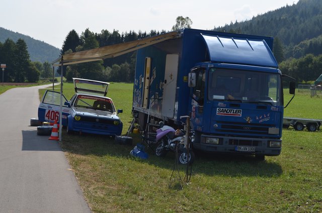 Schlumpfhausen im Fahrerlager