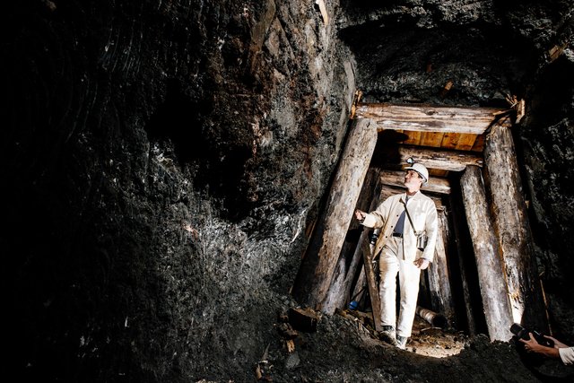 Sicherheitskontrollen im Stollen. | Foto: Südwestdeutsche Salzwerke AG/Salzbergwerk Berchtesgaden