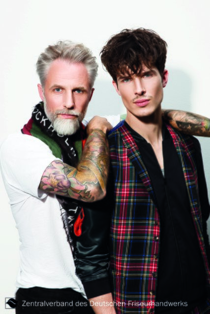 Vivienne Westwood liebt ihn auf ihren Shows, den Messy- Hair-Look. Unaufgeregt, relaxed und bewusst undone. Das volle, wellige Haar wird gewollt rockig und zersaust frisiert. | Foto: Zentralverband Friseurhandwerk/Erwin Wenzel