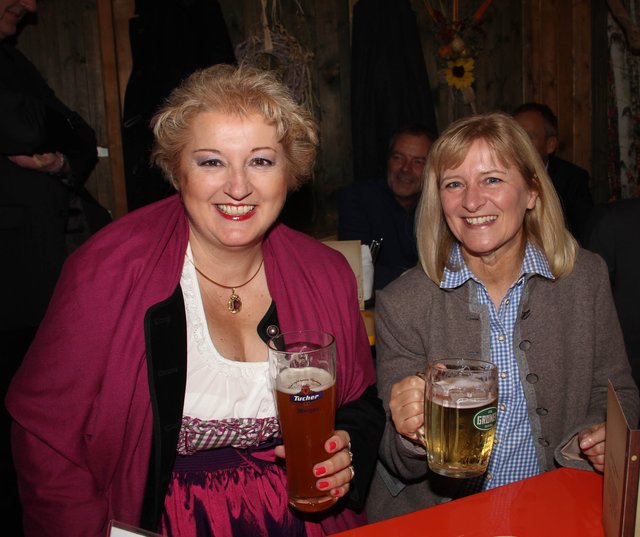 Landtagsabgeordnete Petra Guttenberger (l.) mit Barbara Schultheiß, Schultheiss Wohnbau AG. | Foto: © John R. Braun
