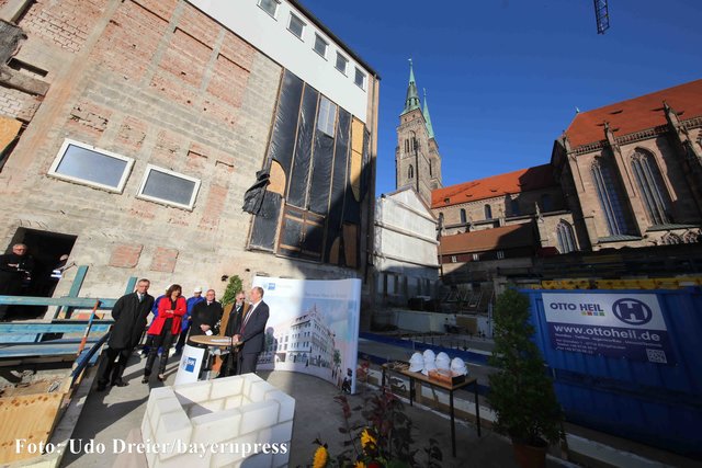 Grundsteinlegung auf der IHK-Baustelle. | Foto: bayernpress