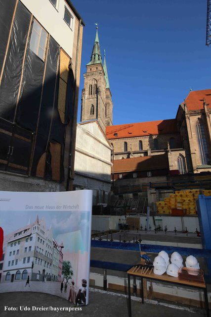 Grundsteinlegung auf der IHK-Baustelle. | Foto: bayernpress