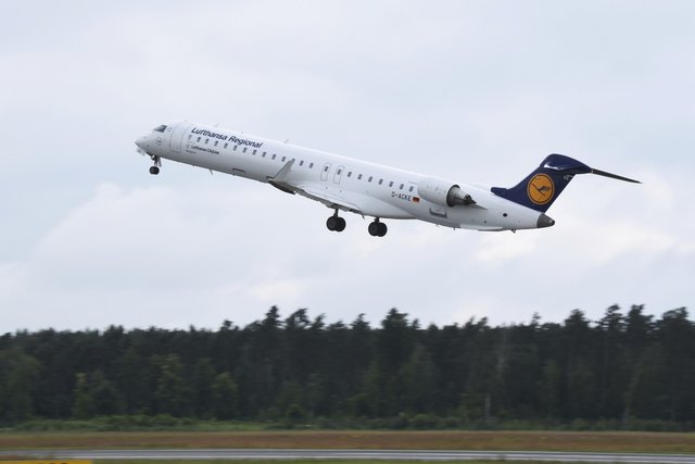 Daneben schickt Lufthansa auch Flugzeuge vom Typ Bombardier CRJ900 von Nürnberg nach Frankfurt und zurück. | Foto: Airport Nürnberg