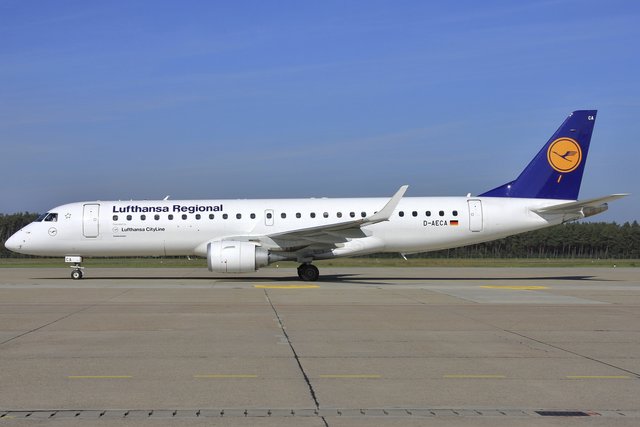 Lufthansa setzt auf der Strecke zwischen Nürnberg und Frankfurt auch den zweistrahligen Kurzstreckenjet Embraer 190 ein. | Foto: Airport Nürnberg