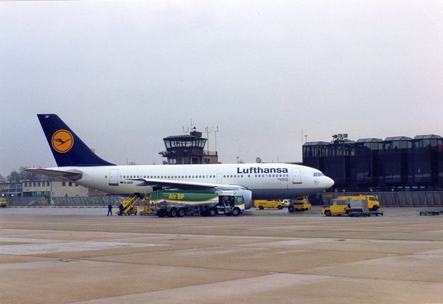 Ab 1987 kam auf der Strecke zwischen Nürnberg und Frankfurt auch der Airbus A310 zum Einsatz. Der A310 ist die Weiterentwicklung des A300. | Foto: Airport Nürnberg
