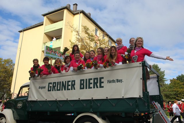 09.10.2016 --- Fränkischer Erntedankfestumzug 2016 - Freches Gemüse - Frische Früchte - Kalendermodels beim Kärwazug 2016  --- Foto: Sport-/Pressefoto Jürgen Rauh --- | Foto: J.Rauh
