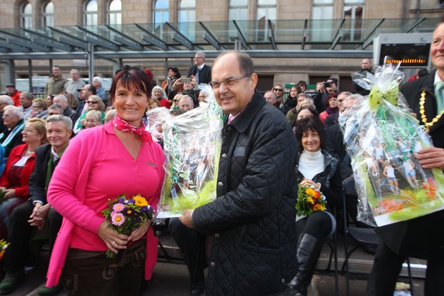 09.10.2016 --- Fränkischer Erntedankfestumzug 2016 - Freches Gemüse - Frische Früchte - Kalendermodels beim Kärwazug 2016  --- Foto: Sport-/Pressefoto Jürgen Rauh --- | Foto: J.Rauh