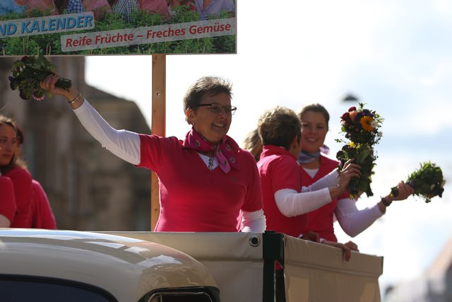 09.10.2016 --- Fränkischer Erntedankfestumzug 2016 - Freches Gemüse - Frische Früchte - Kalendermodels beim Kärwazug 2016  --- Foto: Sport-/Pressefoto Jürgen Rauh --- | Foto: J.Rauh
